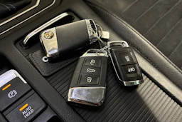 harmaa Volkswagen Passat 2018 kuva 26.