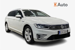Valkoinen Volkswagen PASSAT 2018 kuva 1.
