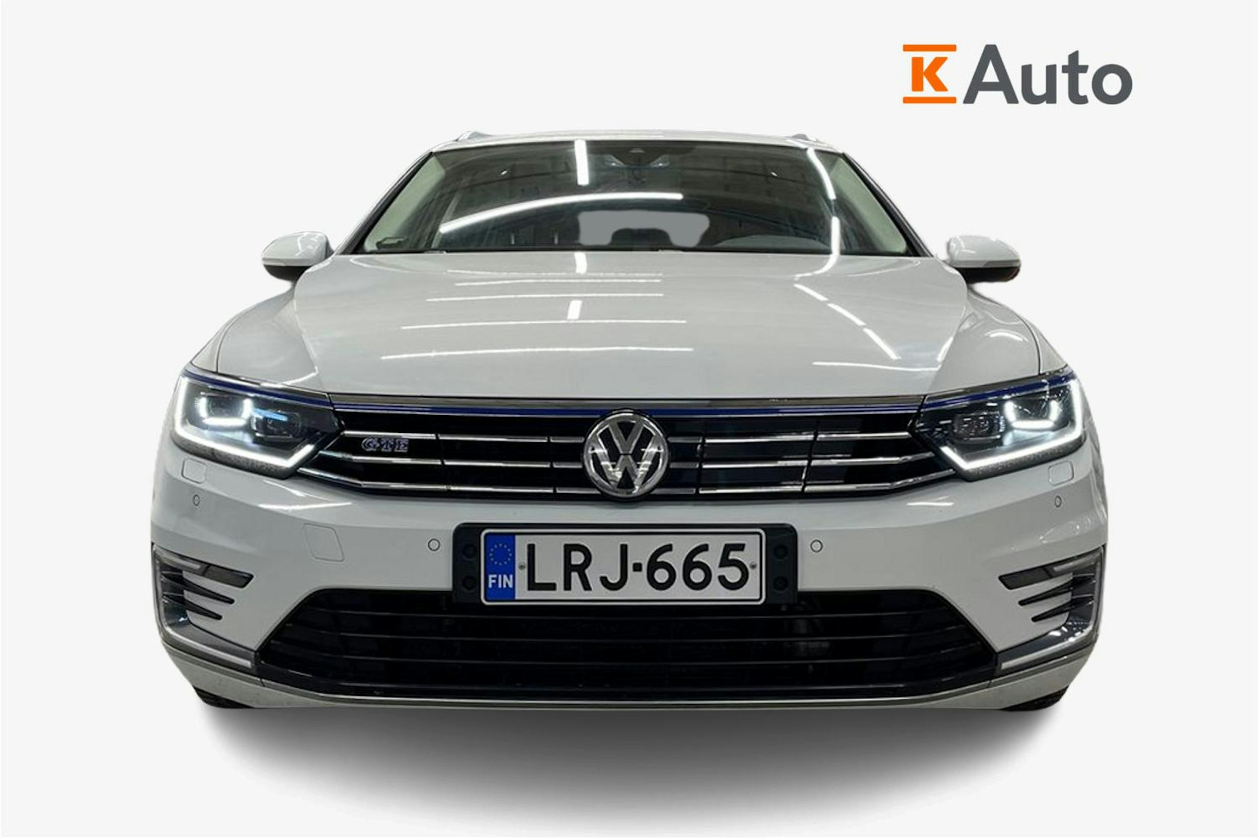 Valkoinen Volkswagen PASSAT 2018 kuva 4.