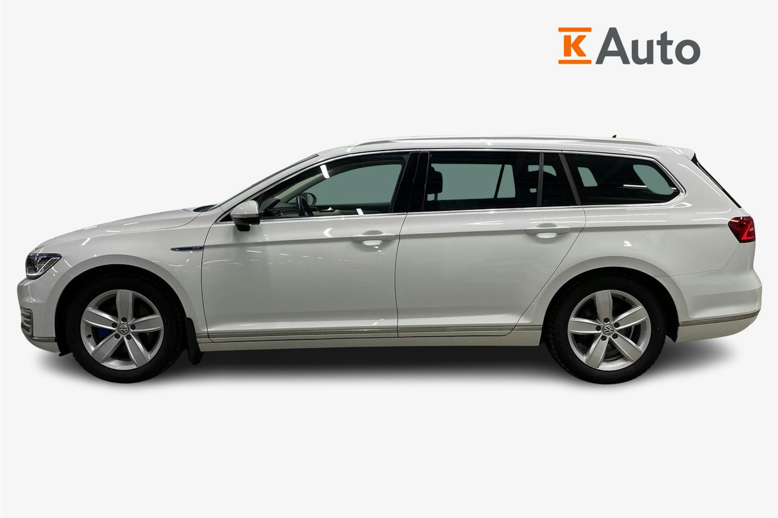 Valkoinen Volkswagen PASSAT 2018 kuva 5.