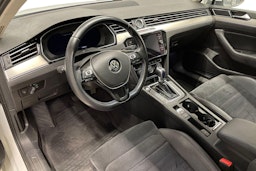 Valkoinen Volkswagen PASSAT 2018 kuva 6.