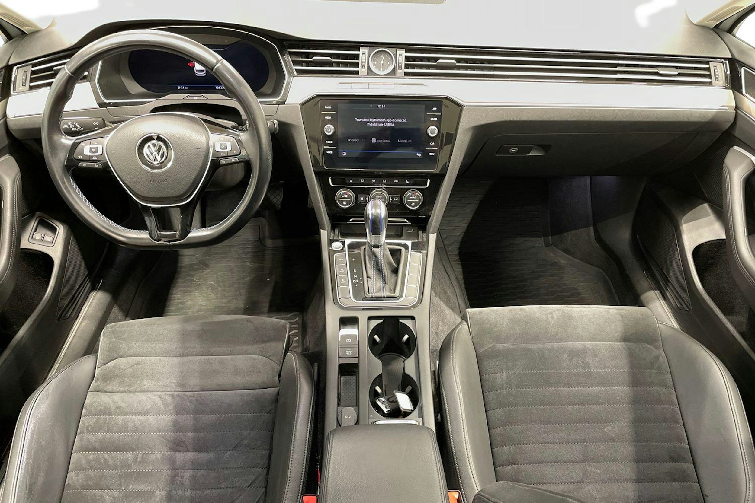 Valkoinen Volkswagen PASSAT 2018 kuva 7.