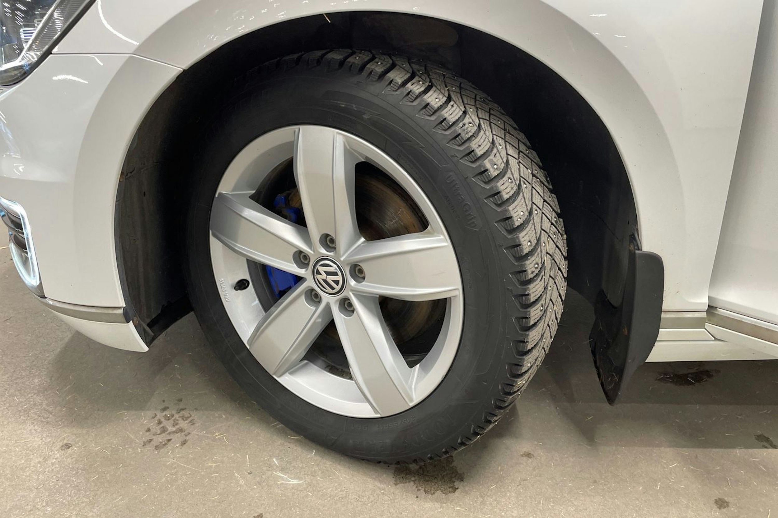 Valkoinen Volkswagen PASSAT 2018 kuva 10.