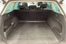 Valkoinen Volkswagen PASSAT 2018 kuva 12.