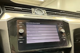 Valkoinen Volkswagen PASSAT 2018 kuva 15.