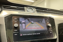 Valkoinen Volkswagen PASSAT 2018 kuva 16.