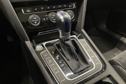 Valkoinen Volkswagen PASSAT 2018 kuva 18.