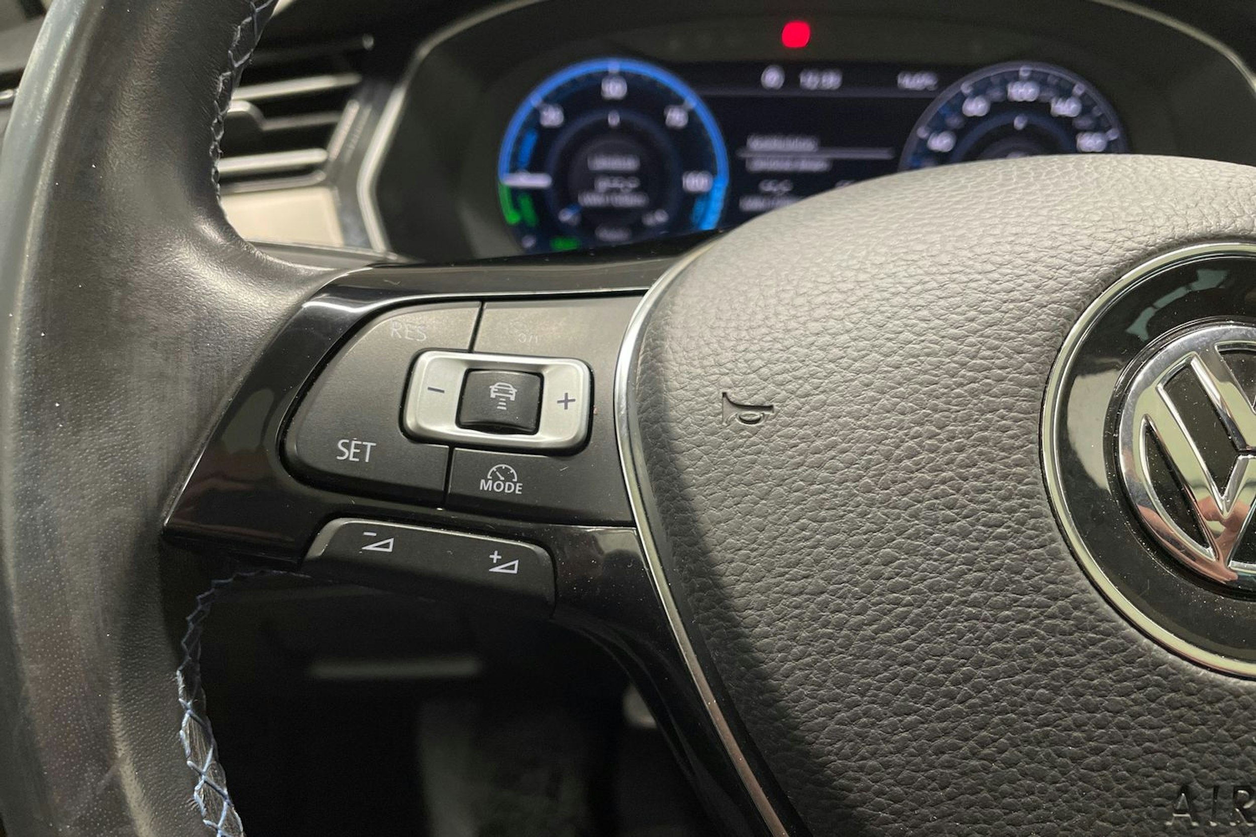 Valkoinen Volkswagen PASSAT 2018 kuva 19.