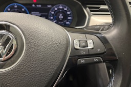 Valkoinen Volkswagen PASSAT 2018 kuva 20.