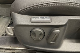 Valkoinen Volkswagen PASSAT 2018 kuva 22.