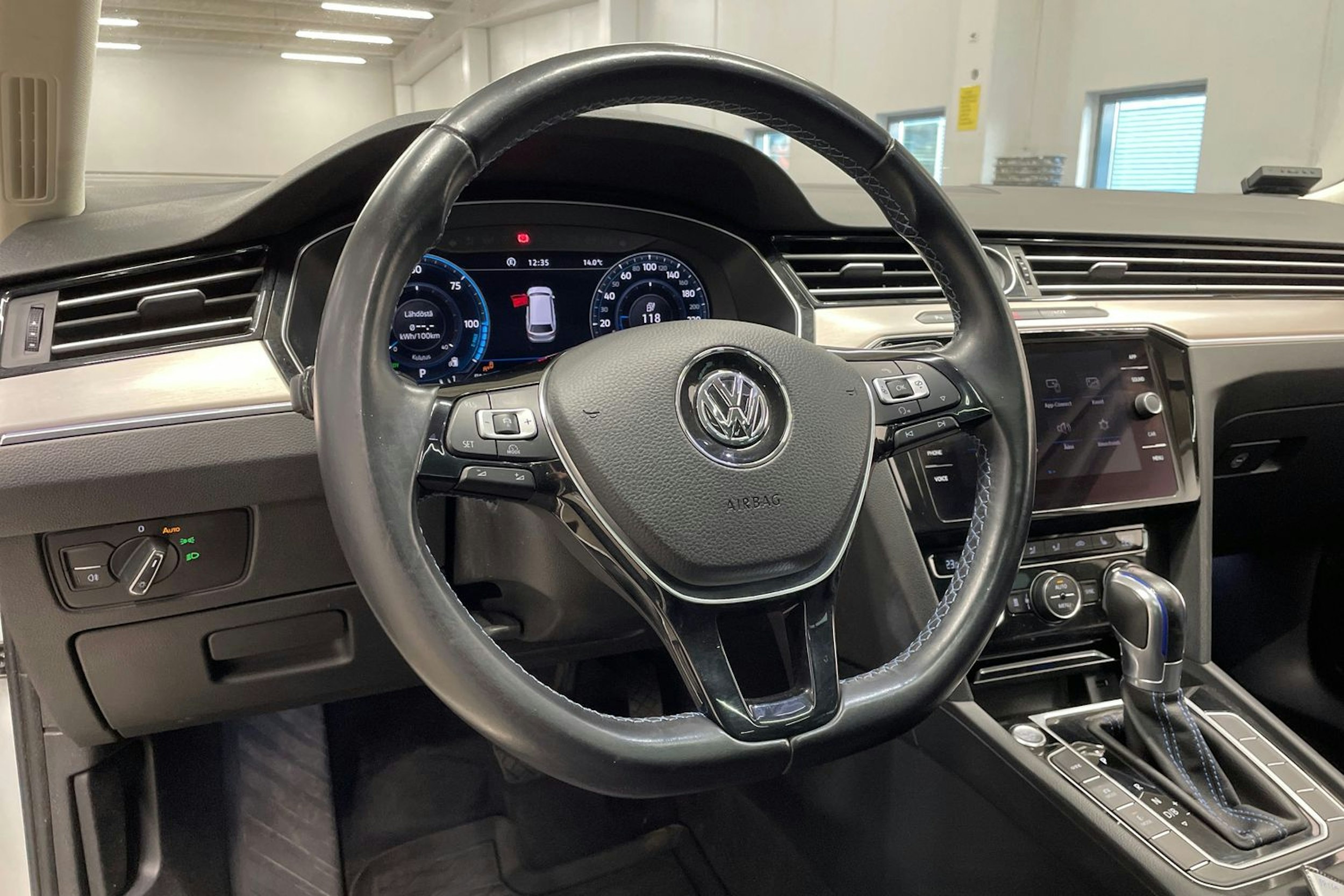 Valkoinen Volkswagen PASSAT 2018 kuva 24.