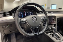 Valkoinen Volkswagen PASSAT 2018 kuva 24.