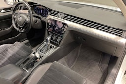Valkoinen Volkswagen PASSAT 2018 kuva 26.