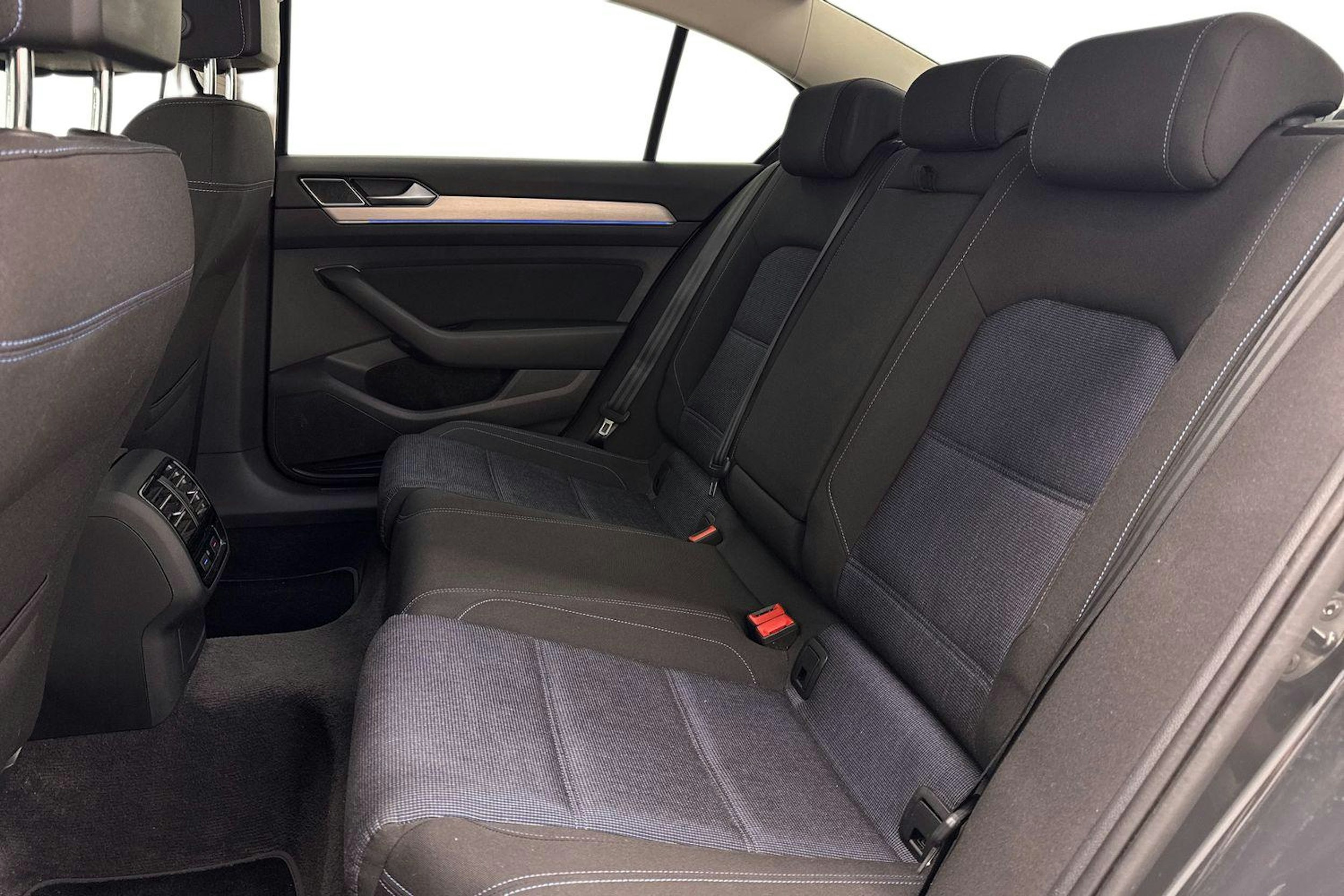 Harmaa Volkswagen PASSAT 2018 kuva 10.