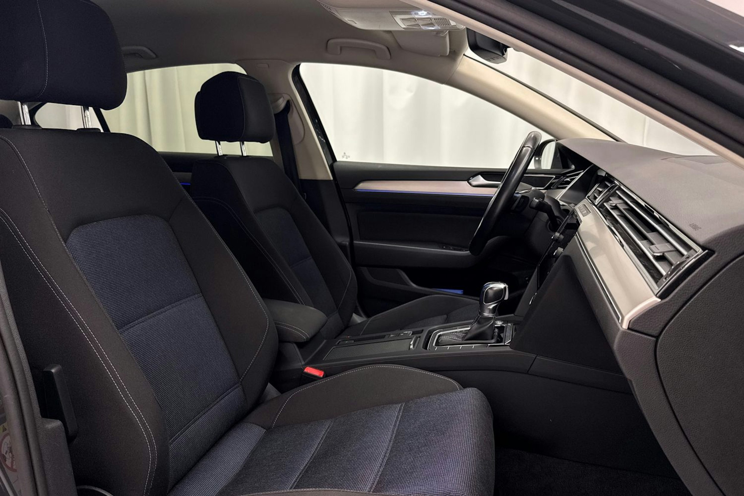 Harmaa Volkswagen PASSAT 2018 kuva 13.
