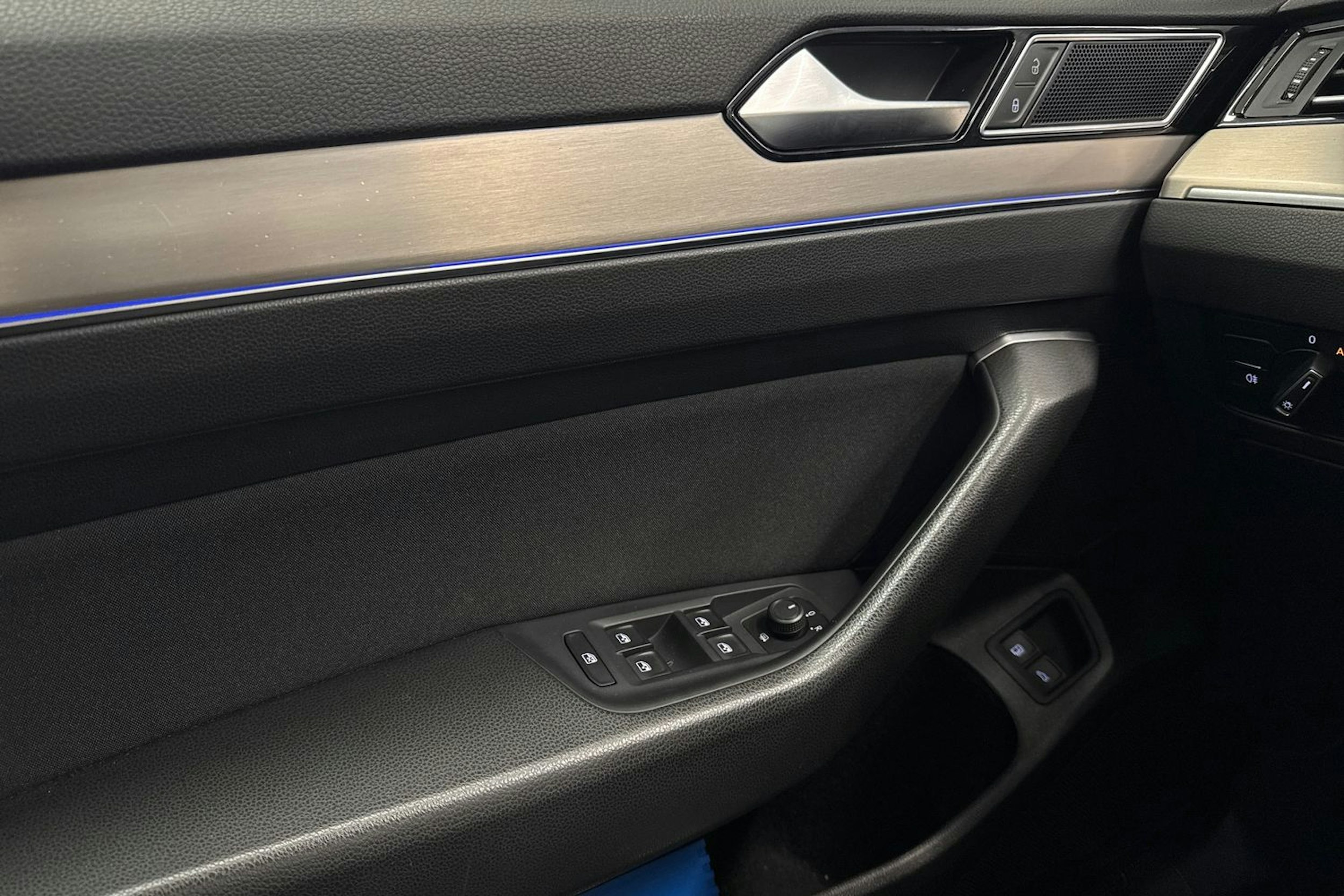 Harmaa Volkswagen PASSAT 2018 kuva 18.