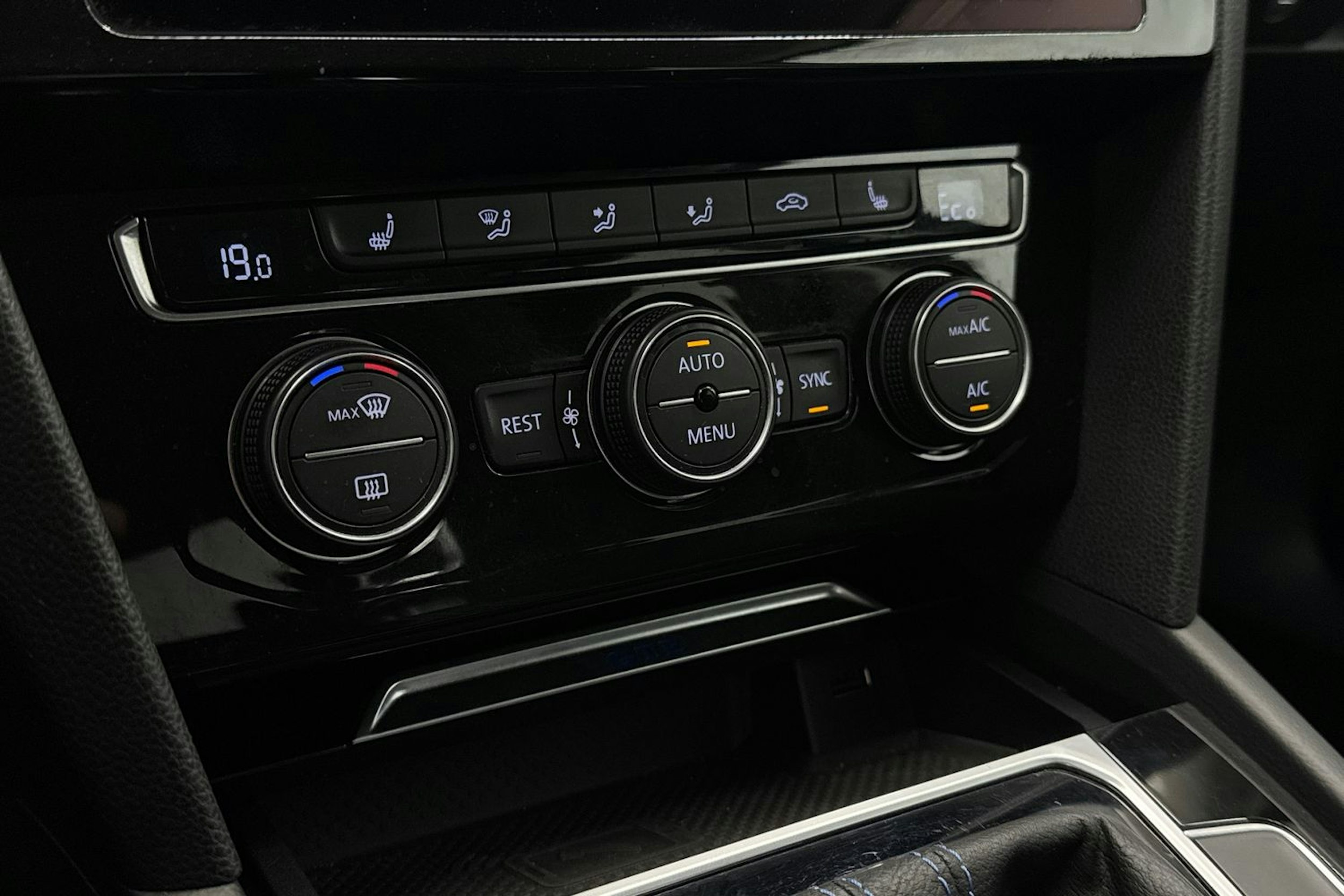 Harmaa Volkswagen PASSAT 2018 kuva 22.