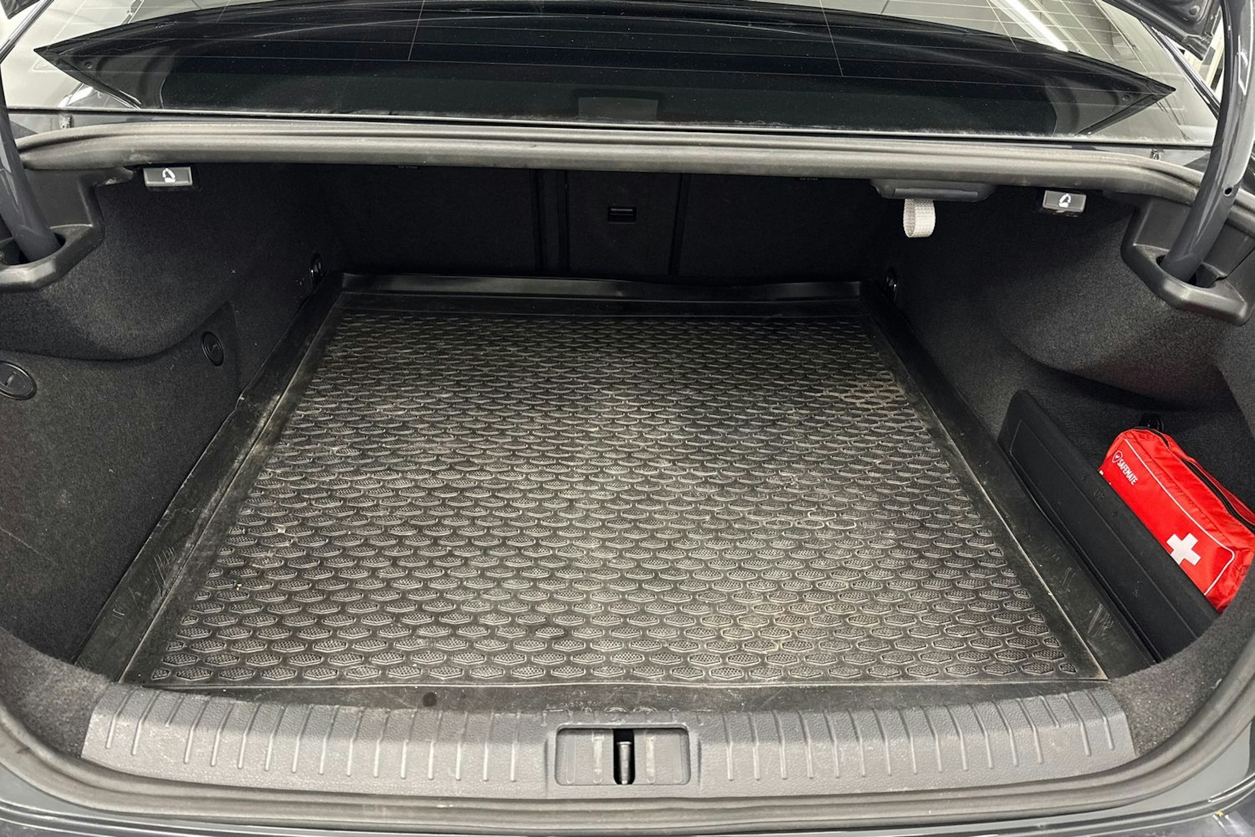 Harmaa Volkswagen PASSAT 2018 kuva 34.