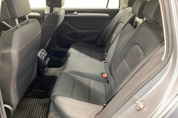 sininen Volkswagen Passat 2018 kuva 10.