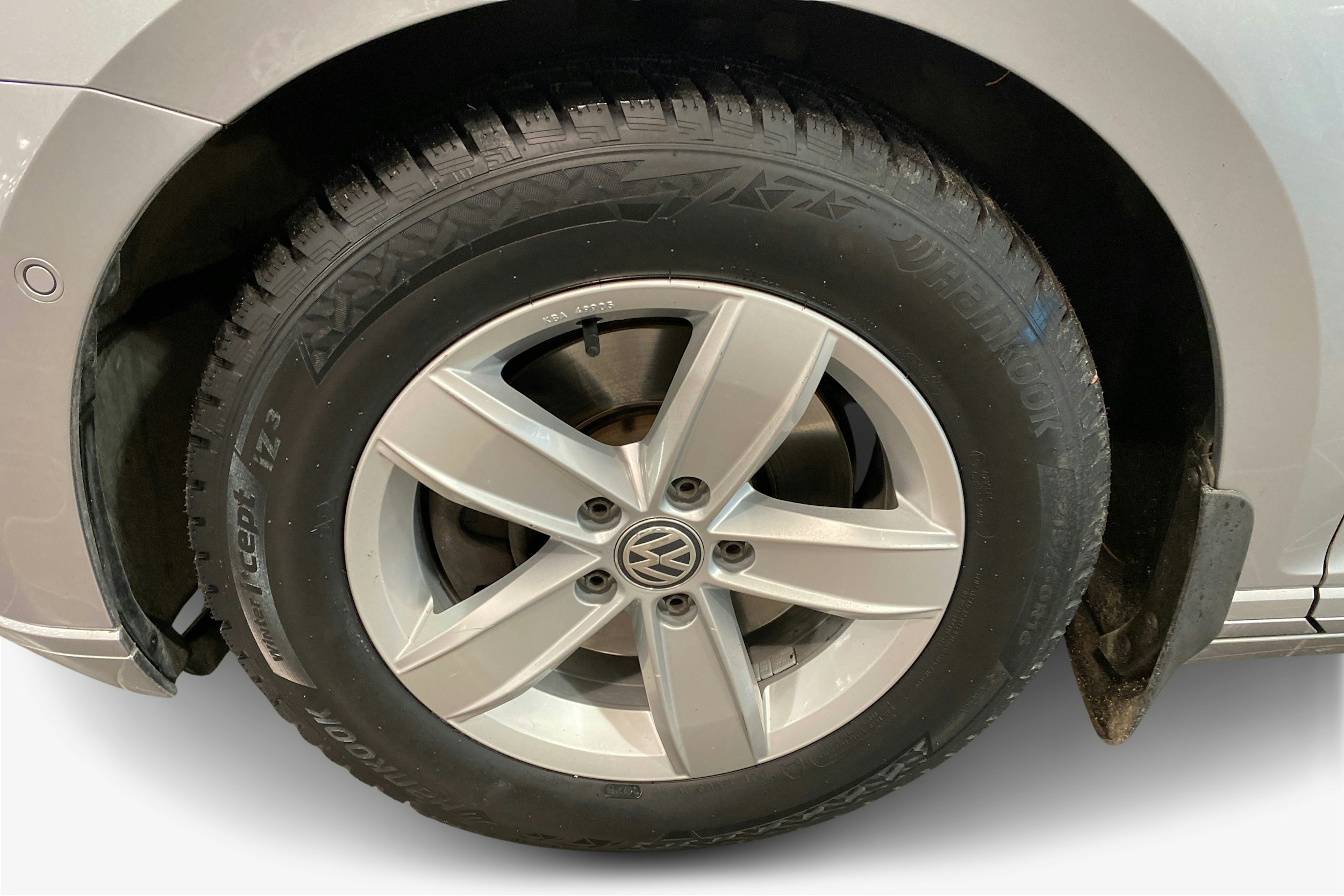 sininen Volkswagen Passat 2018 kuva 11.