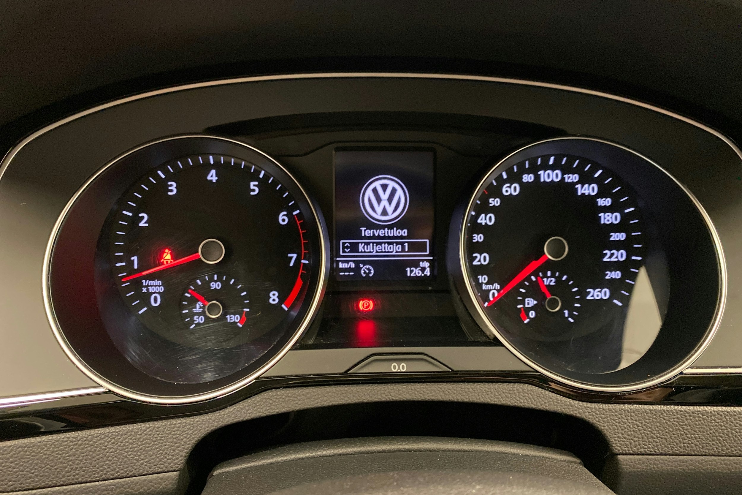 sininen Volkswagen Passat 2018 kuva 14.