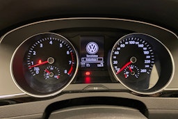sininen Volkswagen Passat 2018 kuva 14.