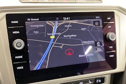 sininen Volkswagen Passat 2018 kuva 15.