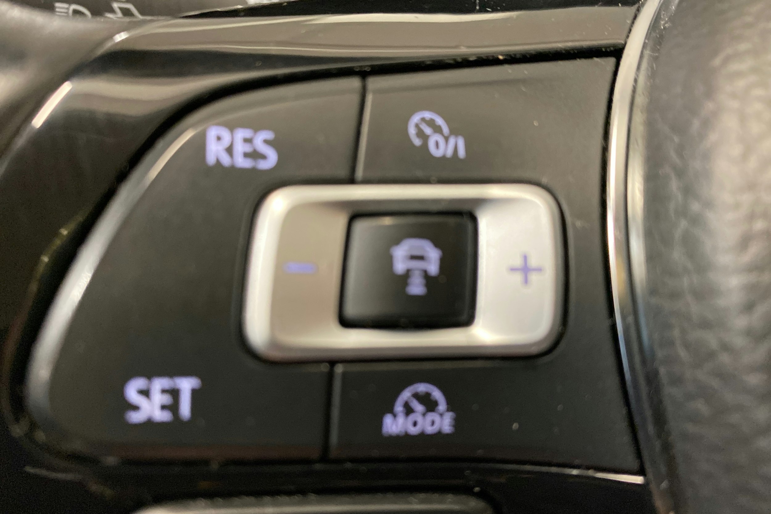 sininen Volkswagen Passat 2018 kuva 17.