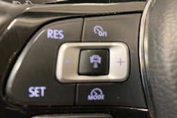 sininen Volkswagen Passat 2018 kuva 17.