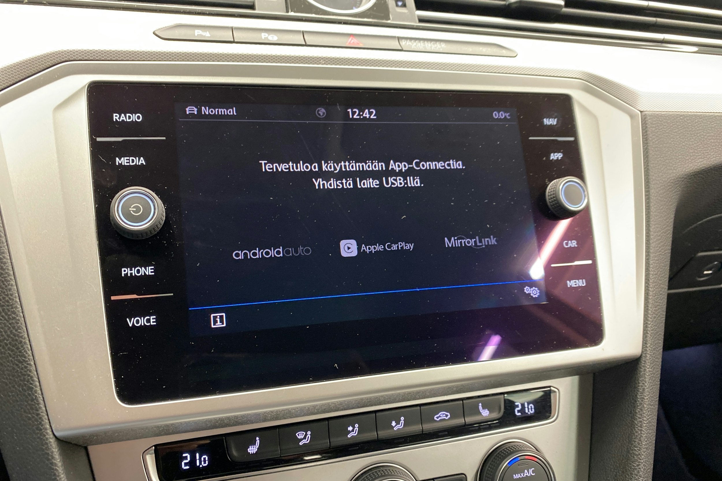 sininen Volkswagen Passat 2018 kuva 18.