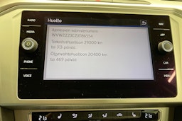 sininen Volkswagen Passat 2018 kuva 19.