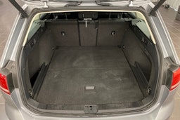 sininen Volkswagen Passat 2018 kuva 20.