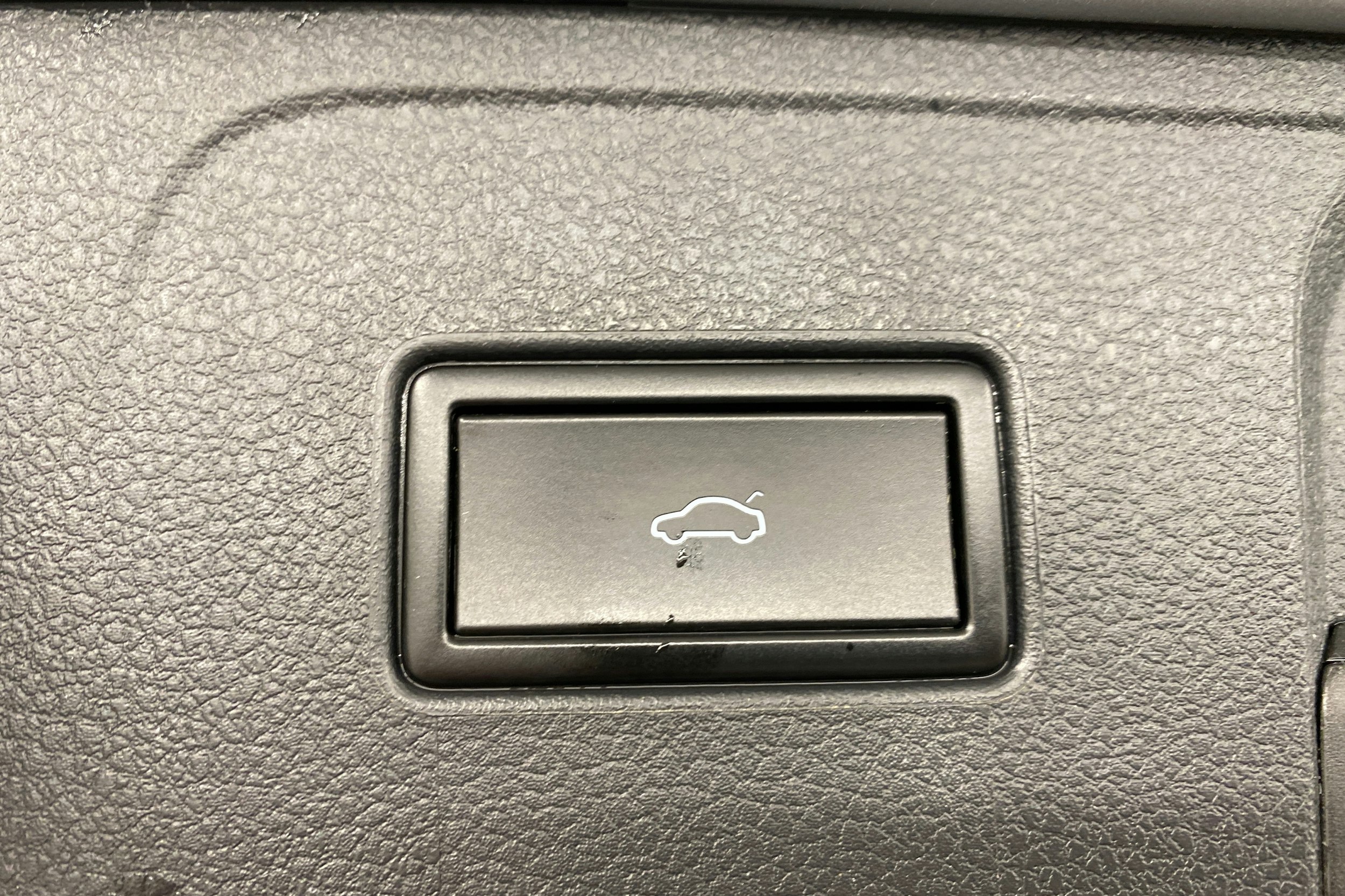 sininen Volkswagen Passat 2018 kuva 21.