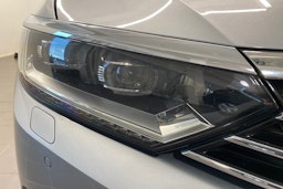 sininen Volkswagen Passat 2018 kuva 25.