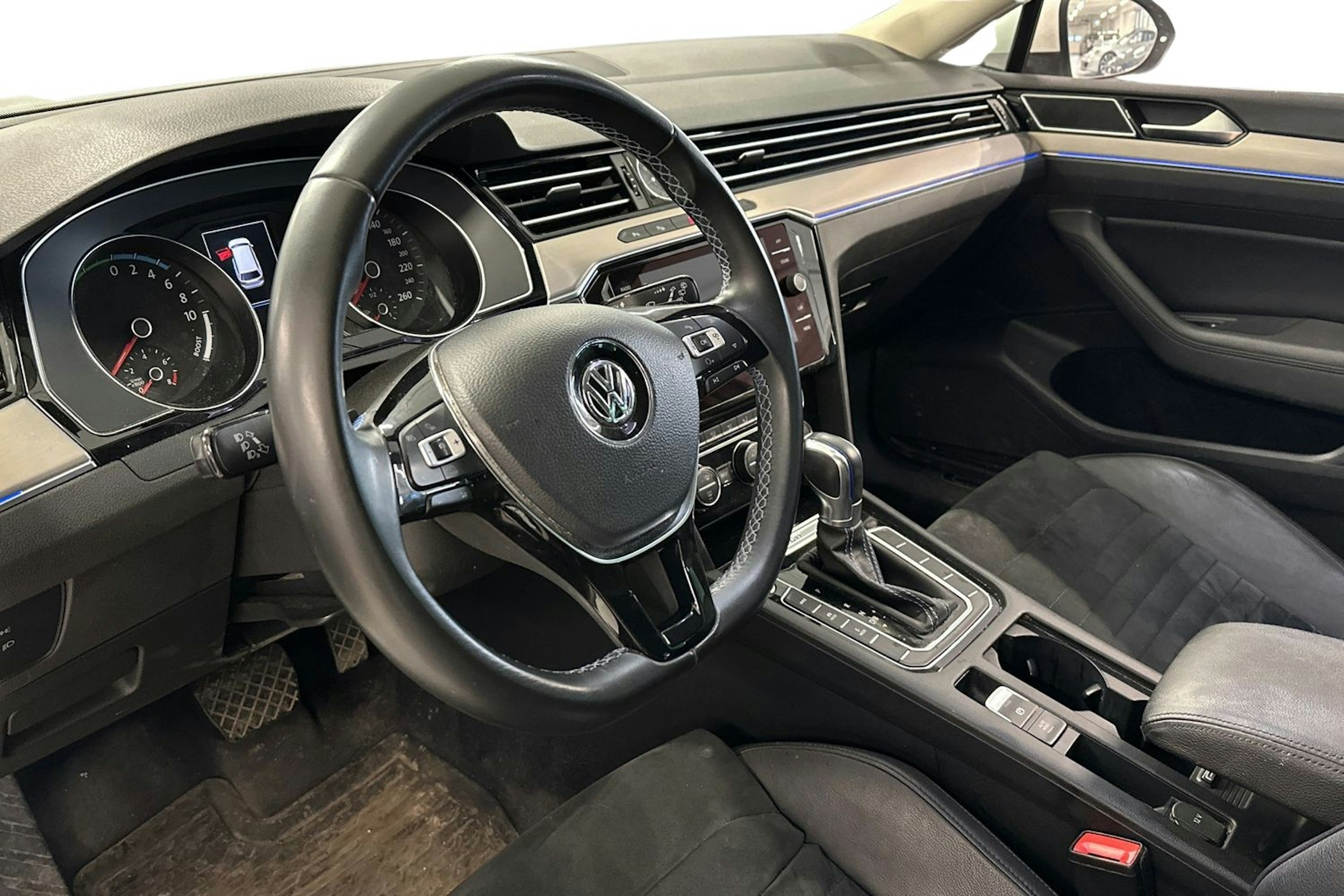 valkoinen Volkswagen Passat 2018 kuva 3.