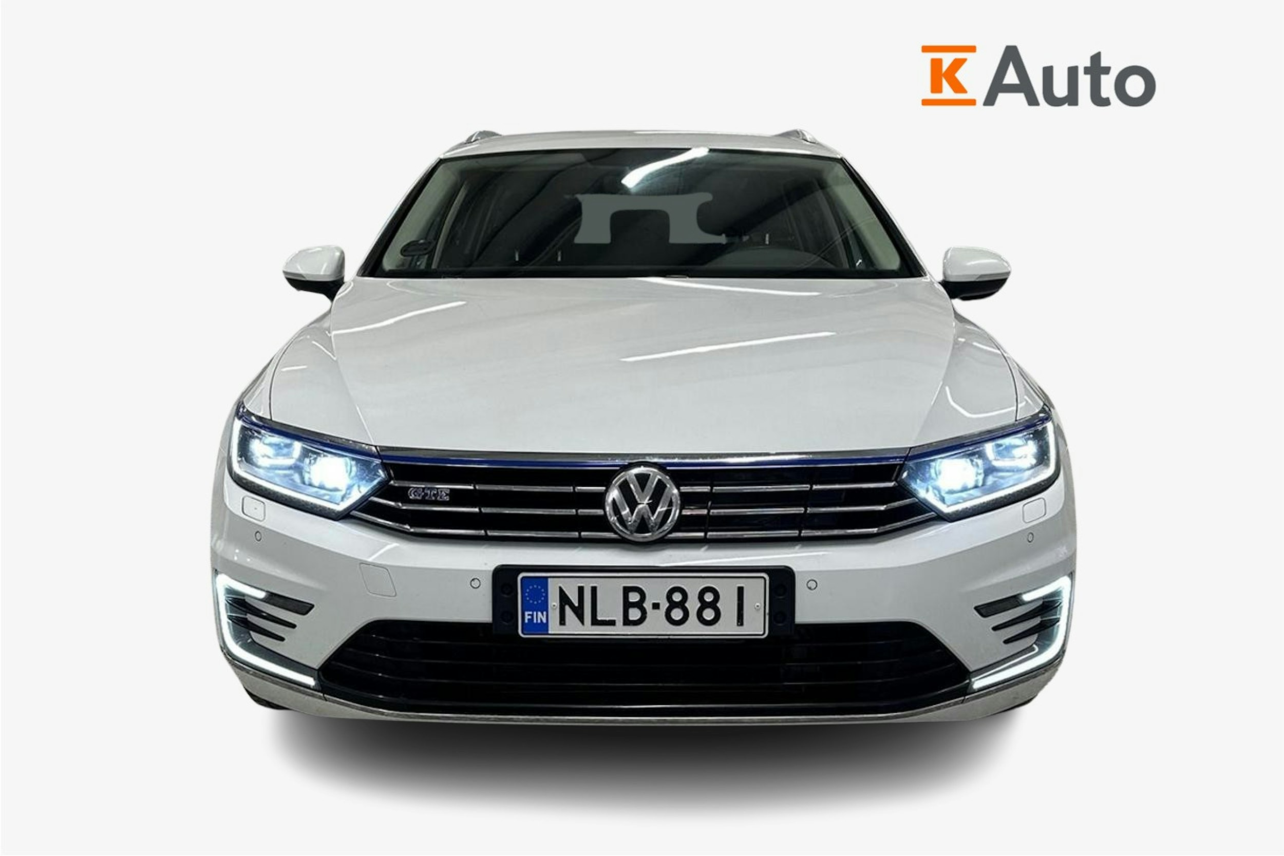 valkoinen Volkswagen Passat 2018 kuva 5.