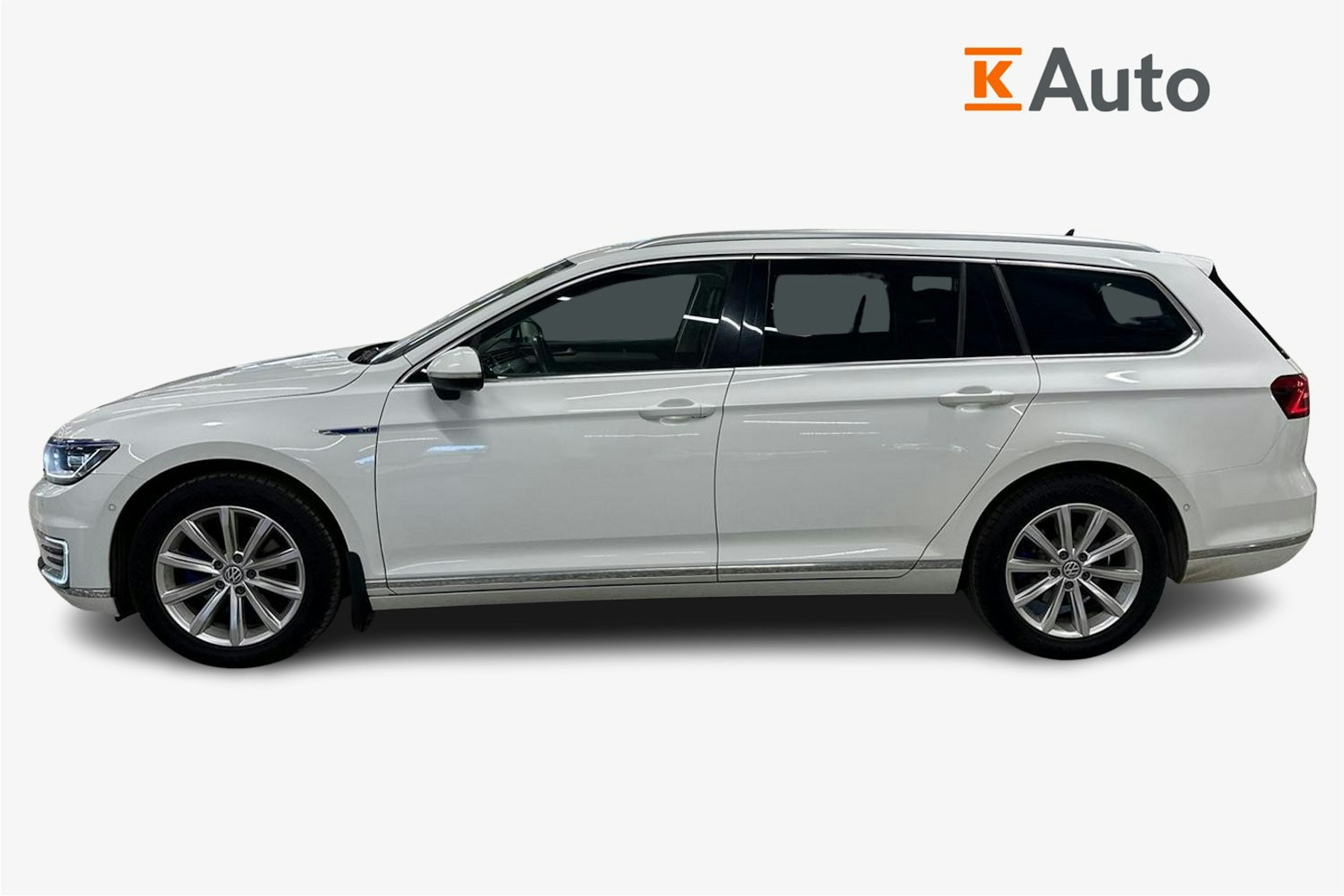 valkoinen Volkswagen Passat 2018 kuva 6.