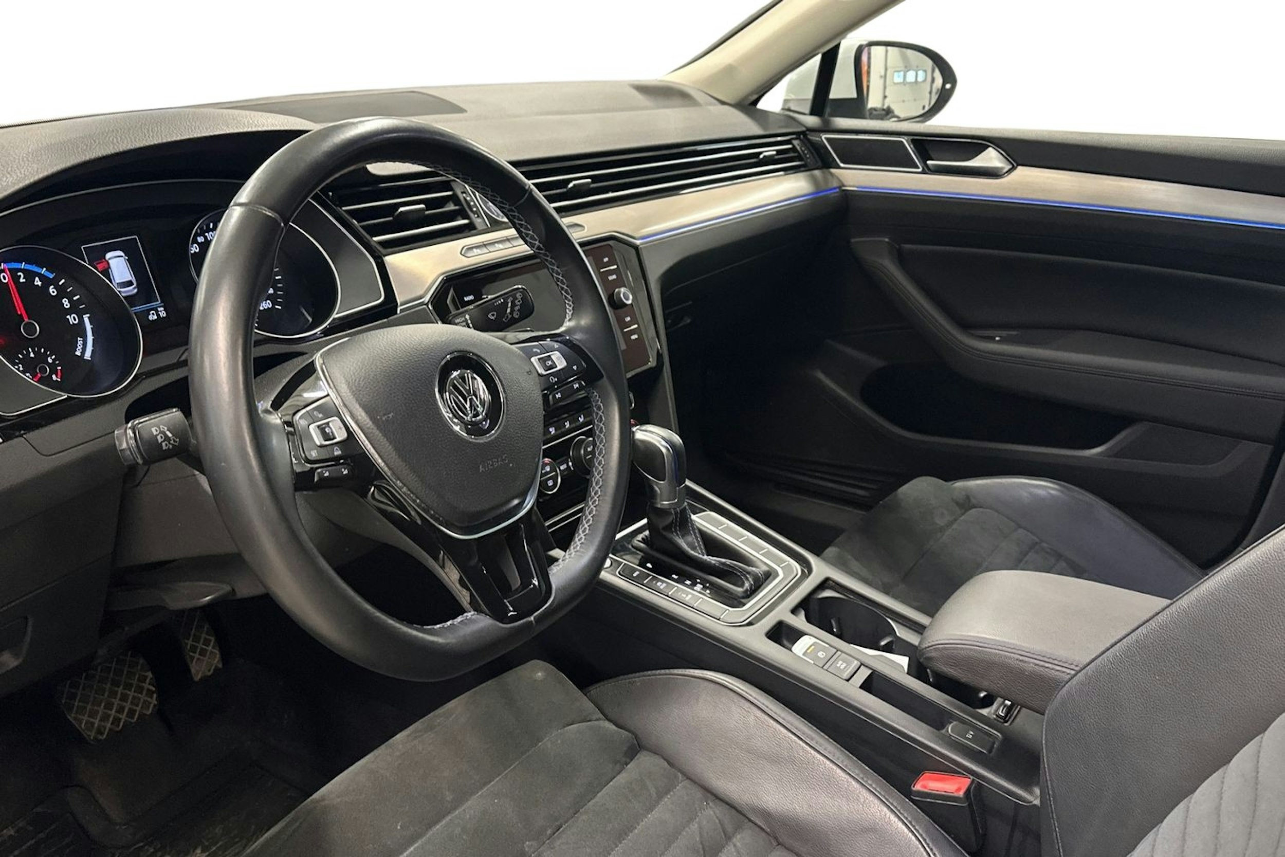 valkoinen Volkswagen Passat 2018 kuva 7.