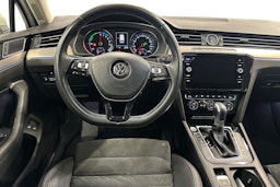 valkoinen Volkswagen Passat 2018 kuva 9.