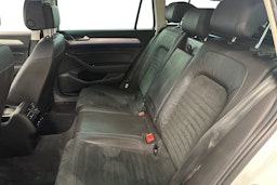valkoinen Volkswagen Passat 2018 kuva 10.