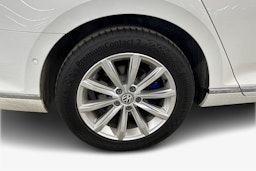 valkoinen Volkswagen Passat 2018 kuva 11.
