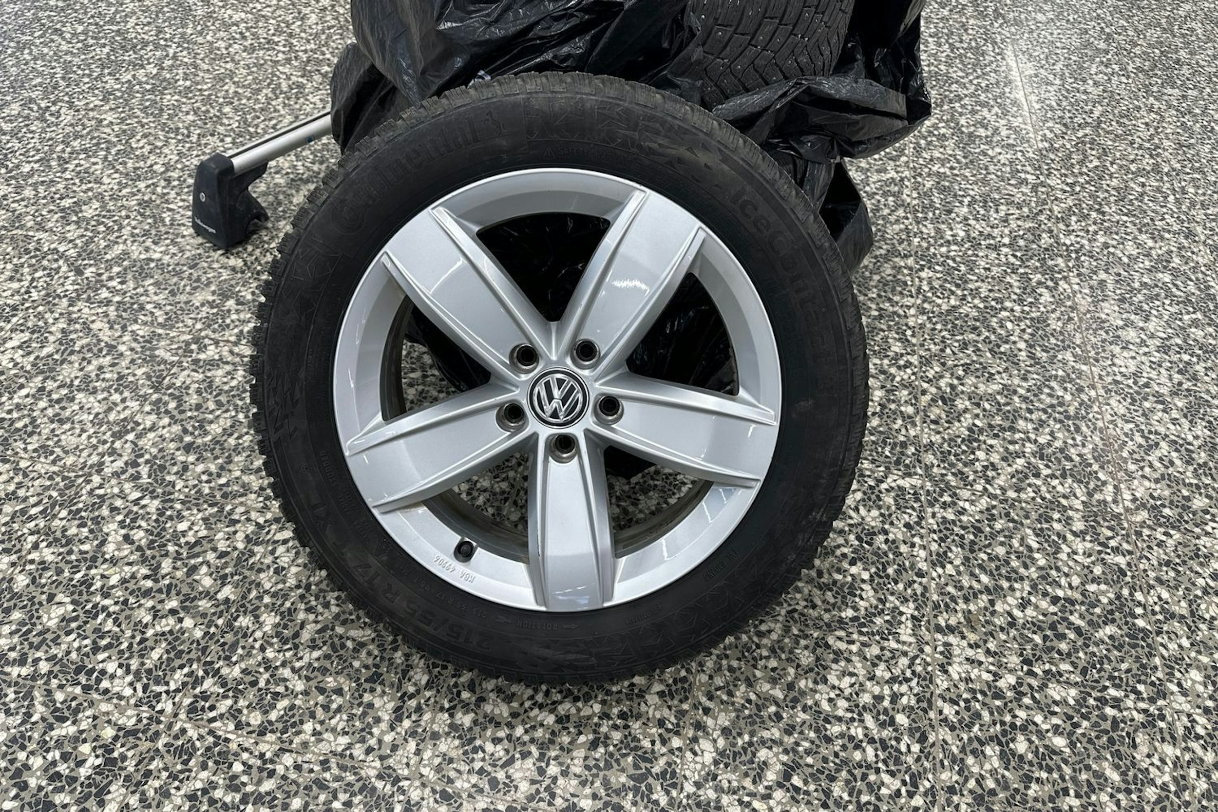 valkoinen Volkswagen Passat 2018 kuva 13.