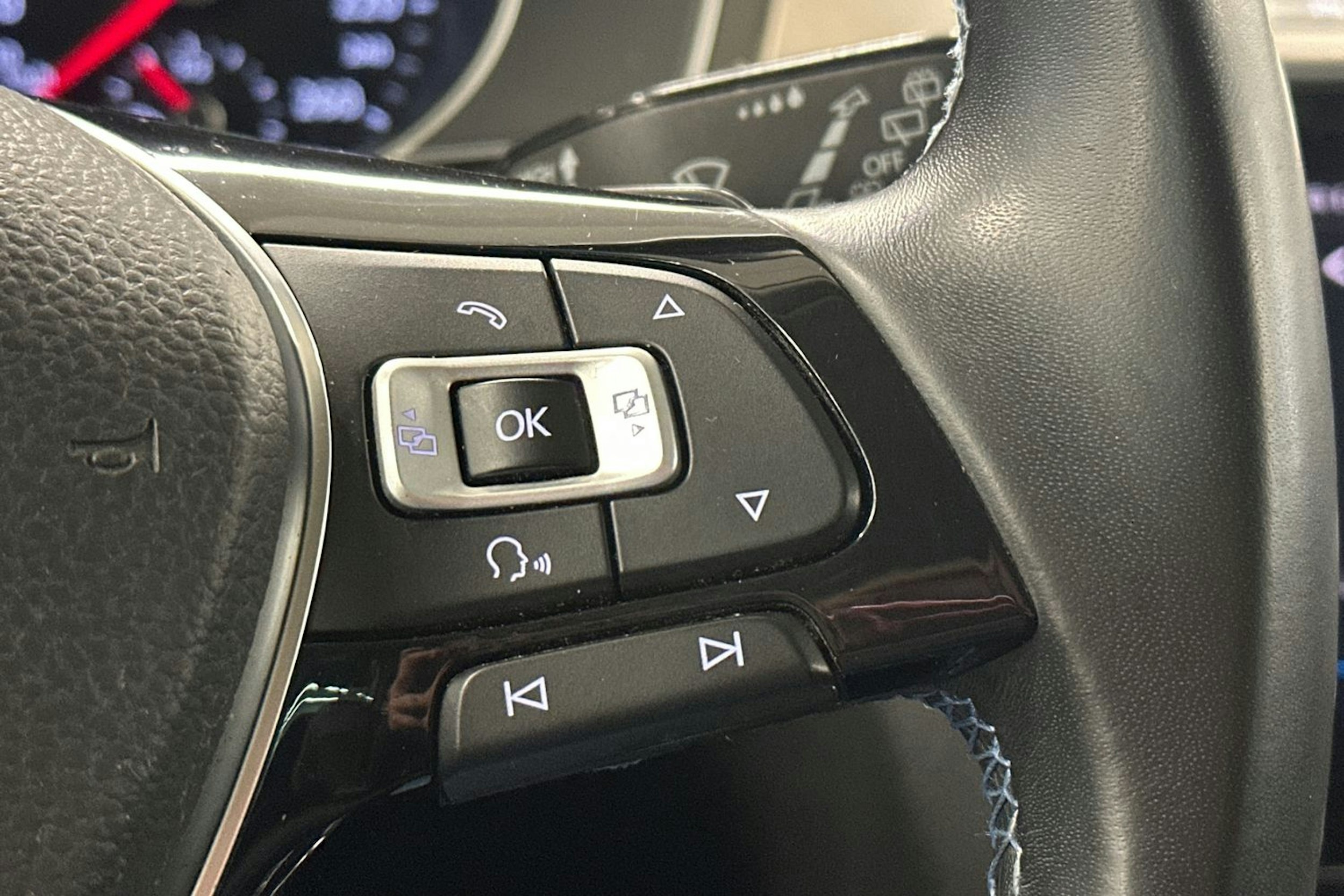 valkoinen Volkswagen Passat 2018 kuva 17.