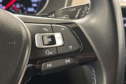 valkoinen Volkswagen Passat 2018 kuva 17.