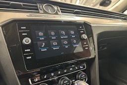 valkoinen Volkswagen Passat 2018 kuva 18.