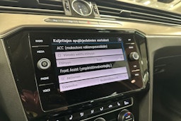 valkoinen Volkswagen Passat 2018 kuva 26.