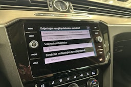 valkoinen Volkswagen Passat 2018 kuva 27.