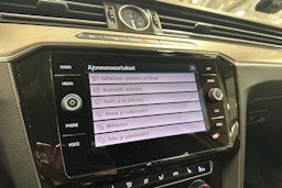 valkoinen Volkswagen Passat 2018 kuva 30.