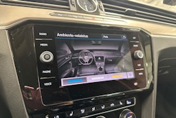 valkoinen Volkswagen Passat 2018 kuva 32.