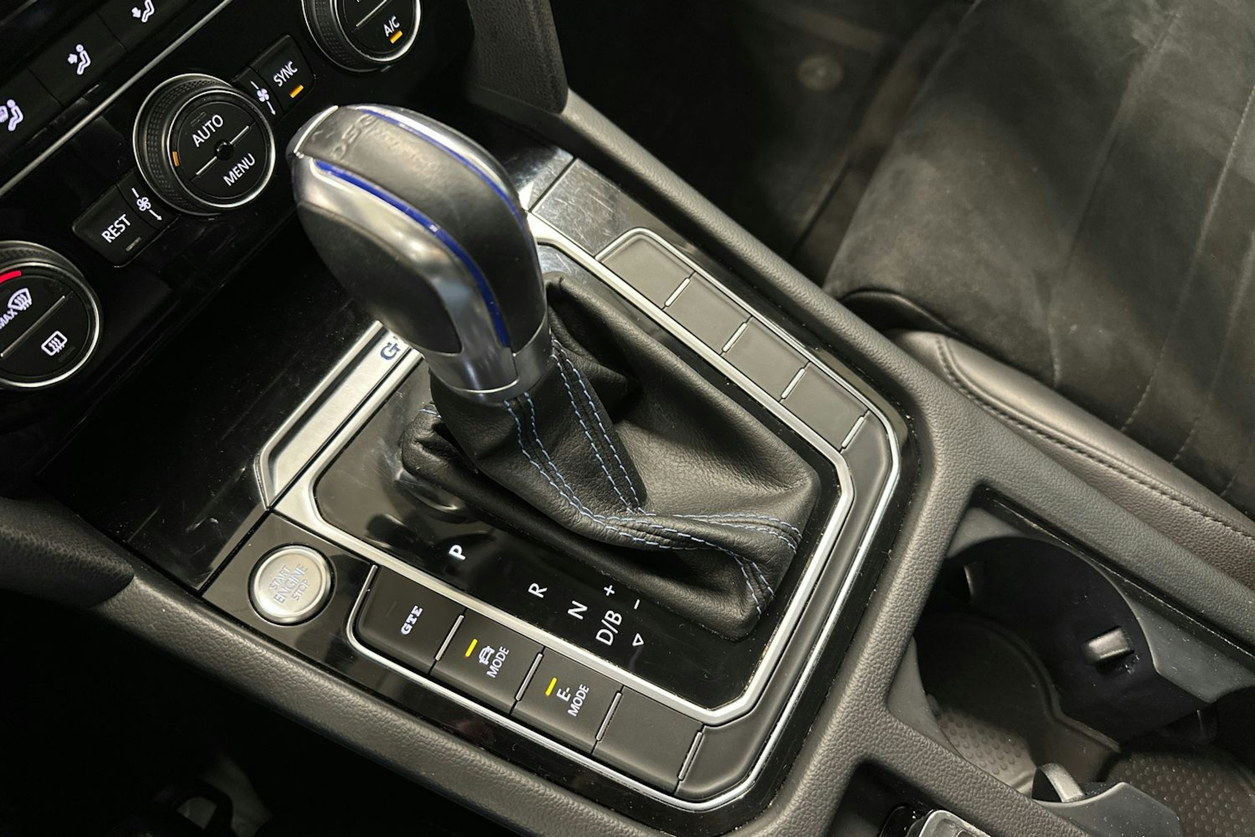valkoinen Volkswagen Passat 2018 kuva 38.